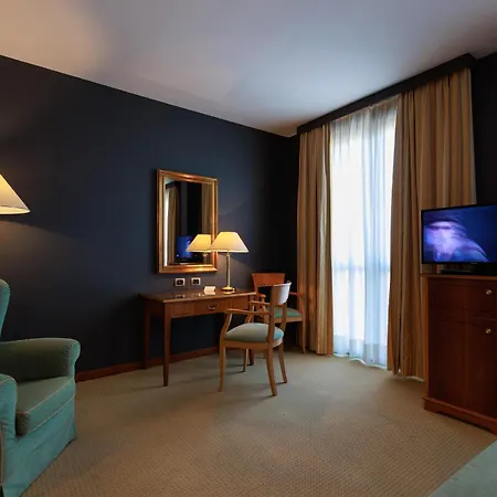Excelsior Hotel 4*